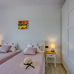 Modern Ana With Jacuzzi And Pool Poreč