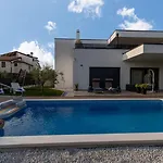 Apartmán Modern Ana With Jacuzzi And Pool Poreč