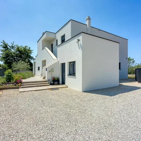Modern Ana With Jacuzzi And Pool Porec