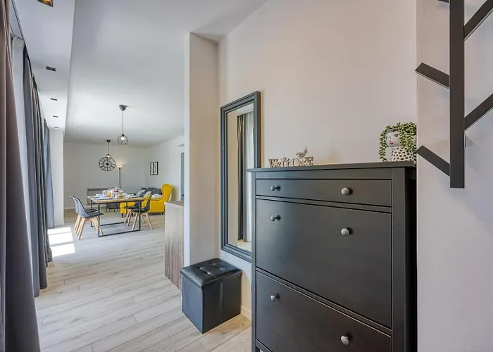 Modern Ana With Jacuzzi And Pool Porec