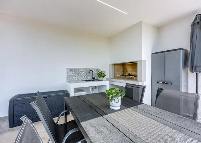 Modern Ana With Jacuzzi And Pool Apartman *