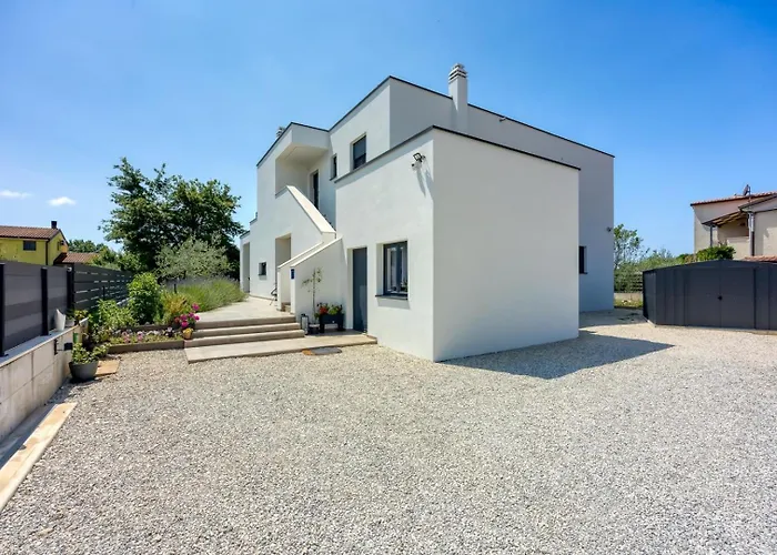 Modern Ana With Jacuzzi And Pool Porec