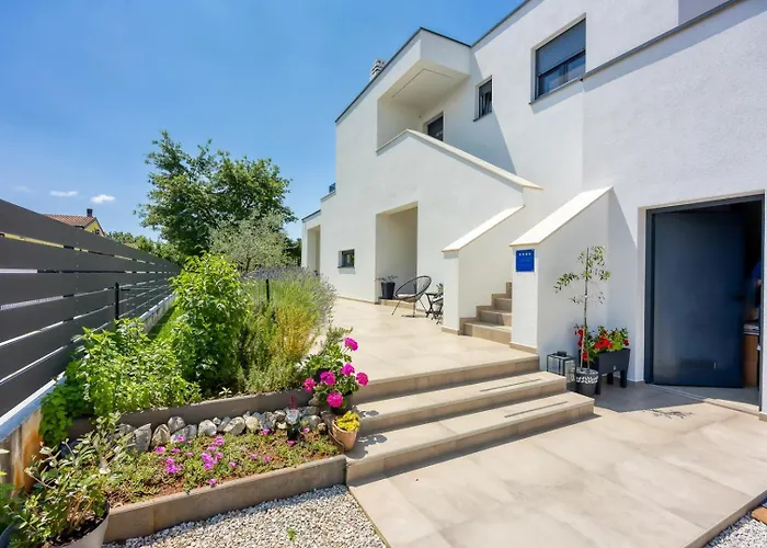 Modern Ana With Jacuzzi And Pool Apartman *