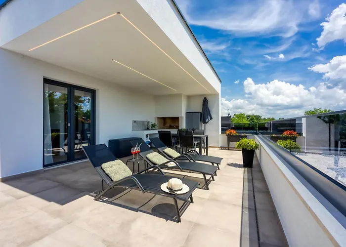 Modern Ana With Jacuzzi And Pool Apartman Porec