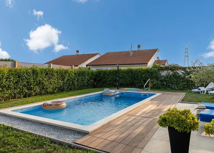 Modern Ana With Jacuzzi And Pool Apartman