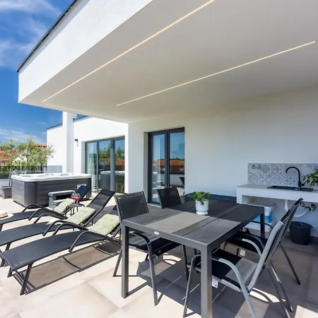 Modern App Ana With Jacuzzi And Balcony Porec
