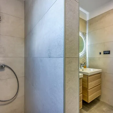 Apartment Modern App Ana With Jacuzzi And Balcony *