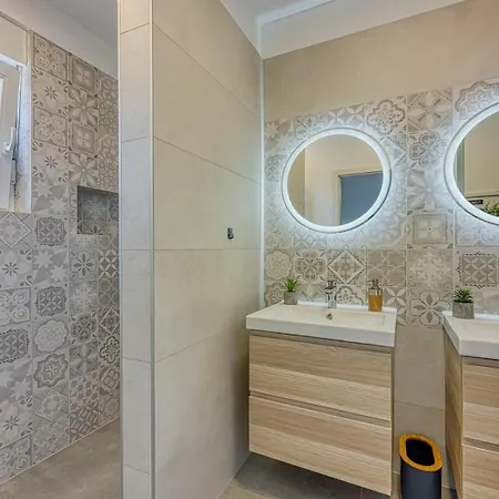 Modern App Ana With Jacuzzi And Balcony Apartment Porec