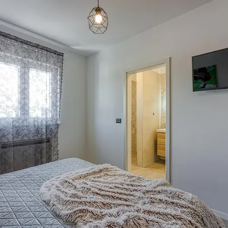 Apartment Modern App Ana With Jacuzzi And Balcony Porec