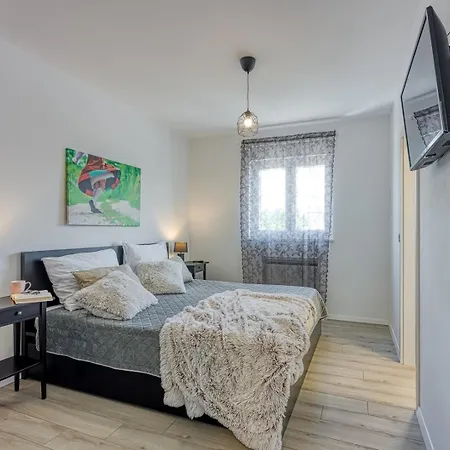 Modern App Ana With Jacuzzi And Balcony * Porec