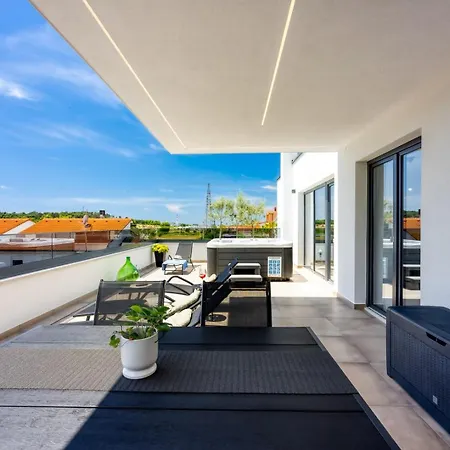 Modern App Ana With Jacuzzi And Balcony