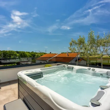 Apartment Modern App Ana With Jacuzzi And Balcony
