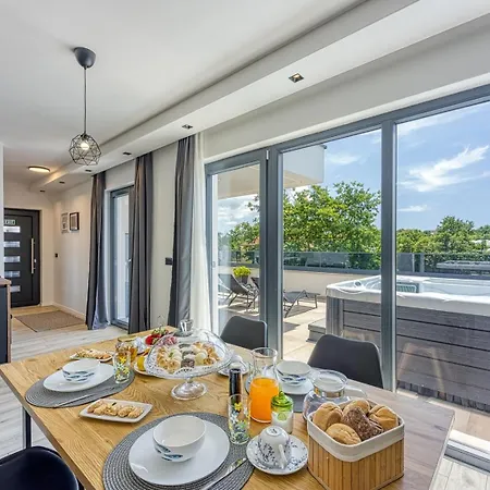 Apartment Modern App Ana With Jacuzzi And Balcony Porec