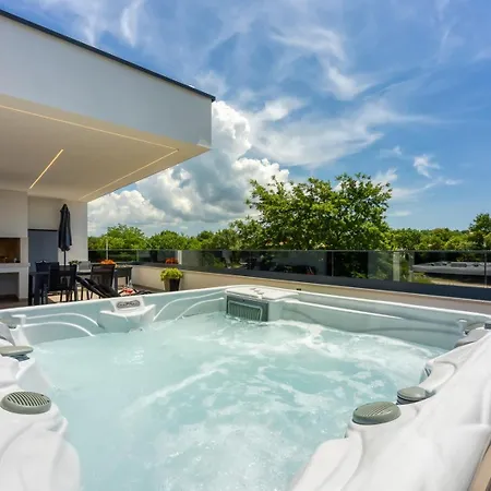 Modern App Ana With Jacuzzi And Balcony * Porec