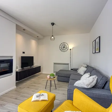 Apartment Modern App Ana With Jacuzzi And Balcony