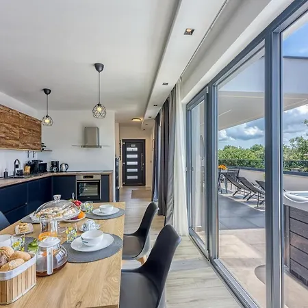Modern App Ana With Jacuzzi And Balcony Porec