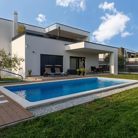 Modern Ana With Jacuzzi And Pool شقة