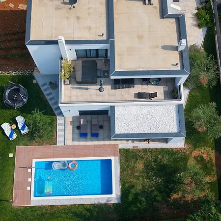 شقة Modern Ana With Jacuzzi And Pool بوريتش