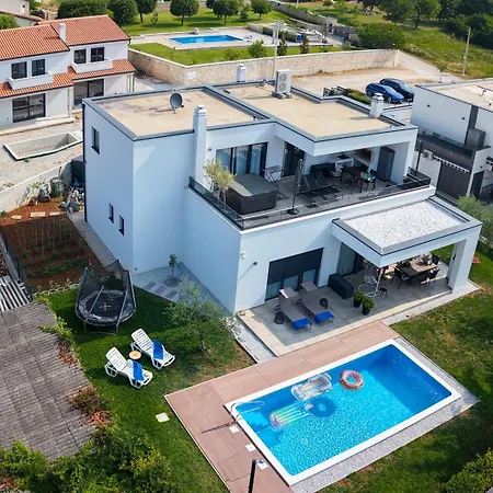 Modern Ana With Jacuzzi And Pool شقة