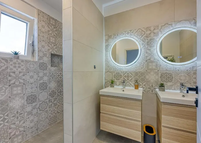 Modern Ana With Jacuzzi And Pool Lejlighed Poreč
