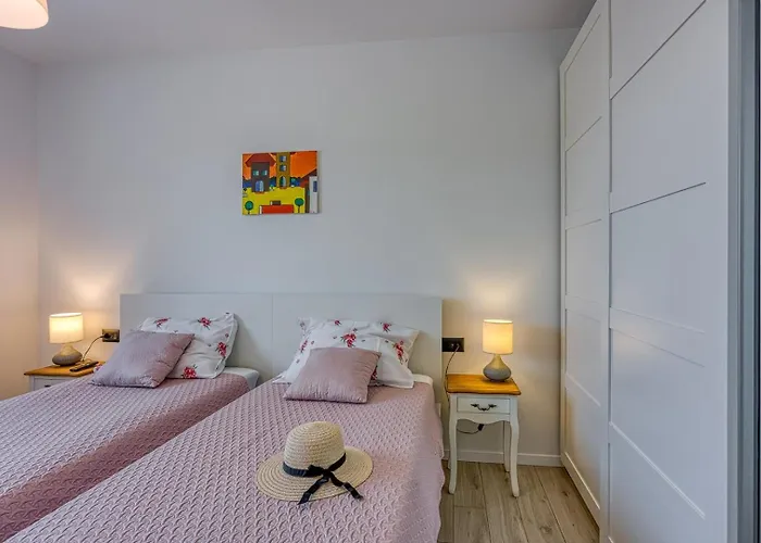 Modern Ana With Jacuzzi And Pool 포레치