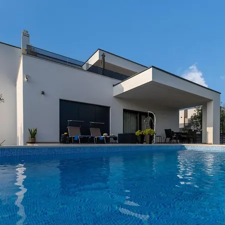 Modern Ana With Jacuzzi And Pool * Пореч
