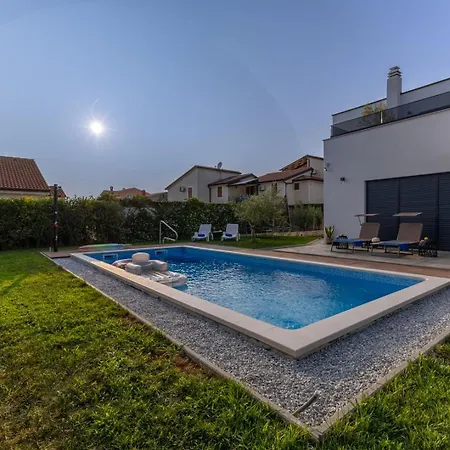 Modern Ana With Jacuzzi And Pool Διαμέρισμα Πόρετς