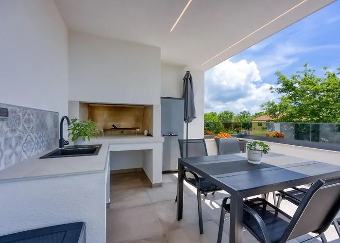 Διαμέρισμα Modern Ana With Jacuzzi And Pool