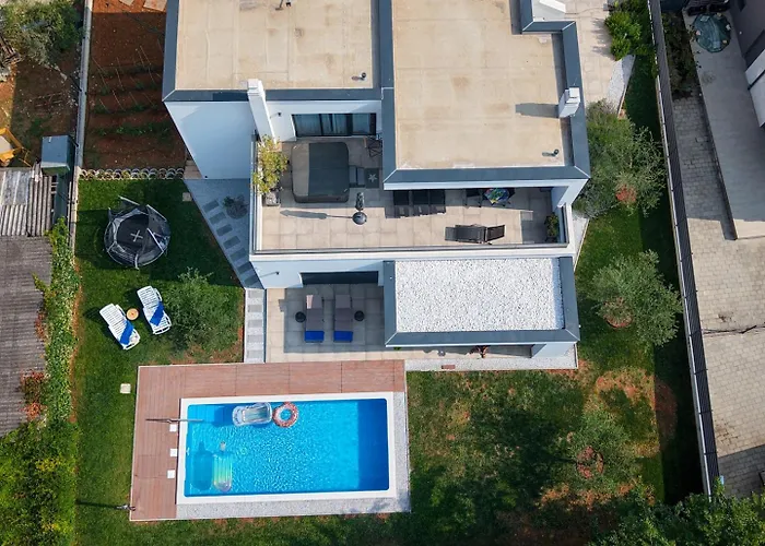 Διαμέρισμα Modern Ana With Jacuzzi And Pool Πόρετς
